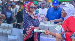 Wife of APC Gubernatorial Candidate Senator Ahmed Wadada, Hajiya Maryam Wadada, spotted sharing millions of newly printed ₦500 notes to her supporters during a visit.